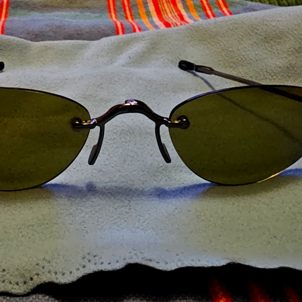 Lori Greiner Folding Sunglasses Pre-Loved Authentic no case